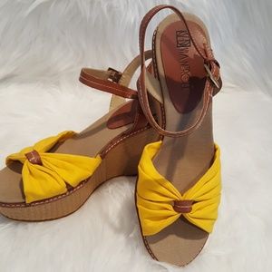 NWOB Via Neroli Yellow Wedge Sandals